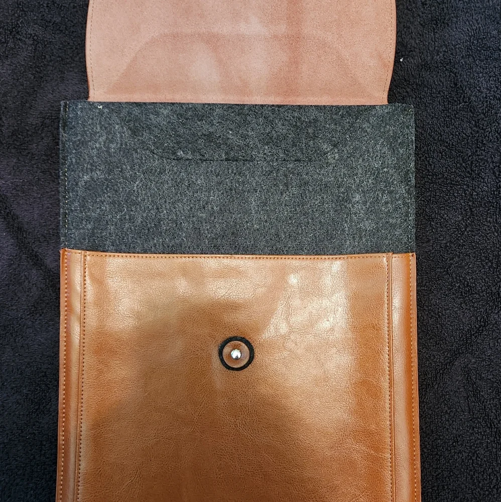 Leather tablet/computer sleeve